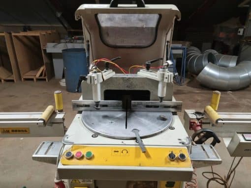 LGF ASTRA verstekzaag – aluminium zaagmachine met rolbanen & digitale aanslag